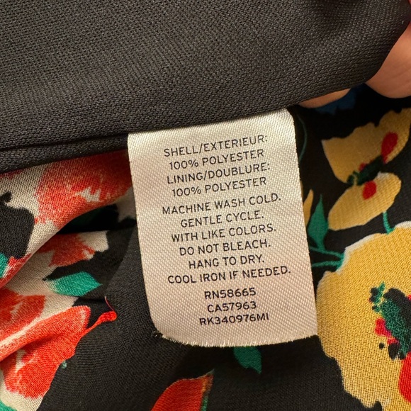 Women’s romper. Floral. Size Medium - Picture 7 of 14